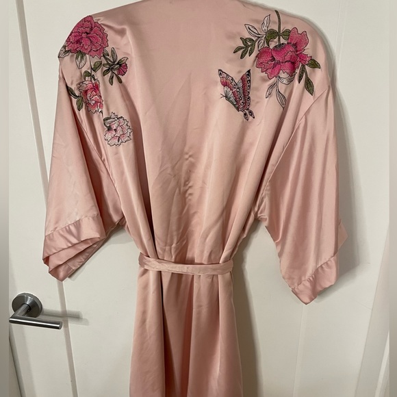 Victoria Secret Shanghai 2017 Fashion Show Rose Embroidered Robe Kimono XS/S - Picture 7 of 8